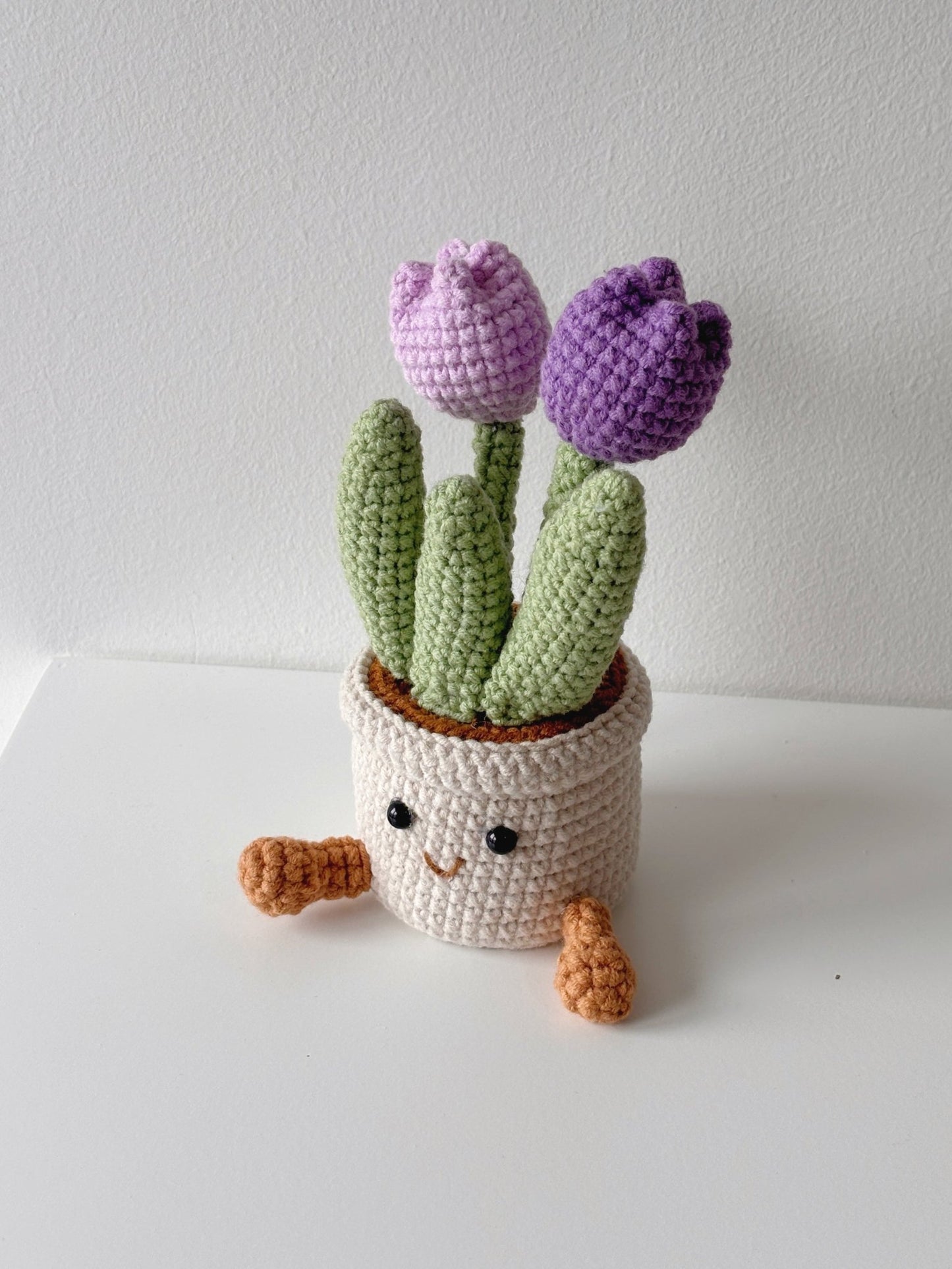 Crochet Tulip Pot with Smiley Planter - Crochera