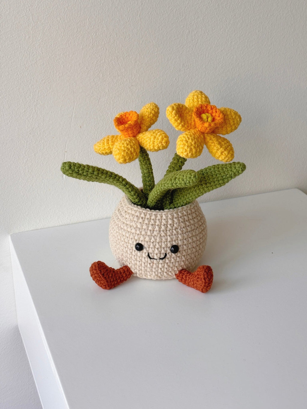 Crochet Daffodil Smiley Pot - Crochera