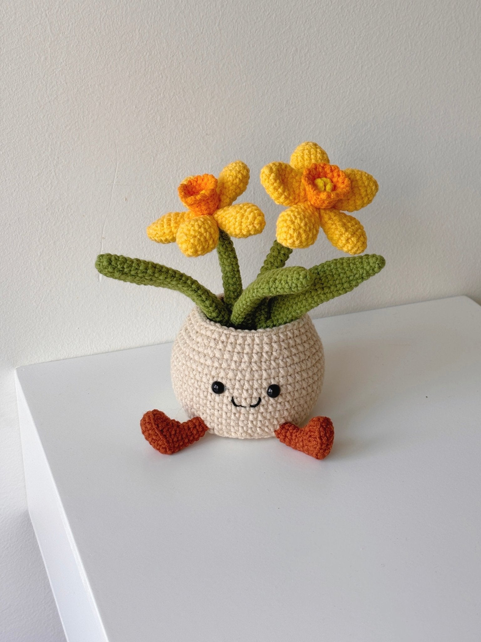 Crochet Daffodil Smiley Pot - Crochera