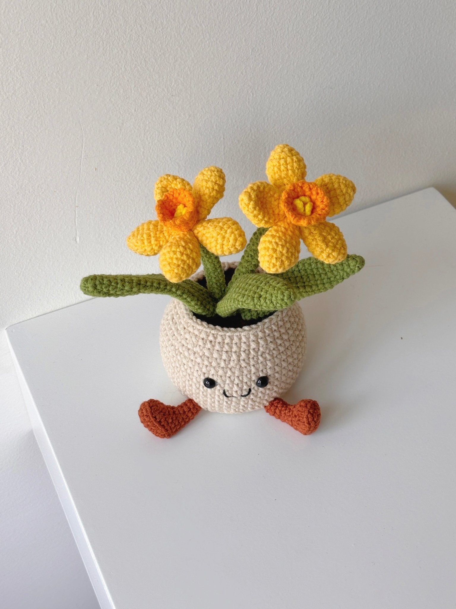 Crochet Daffodil Smiley Pot - Crochera