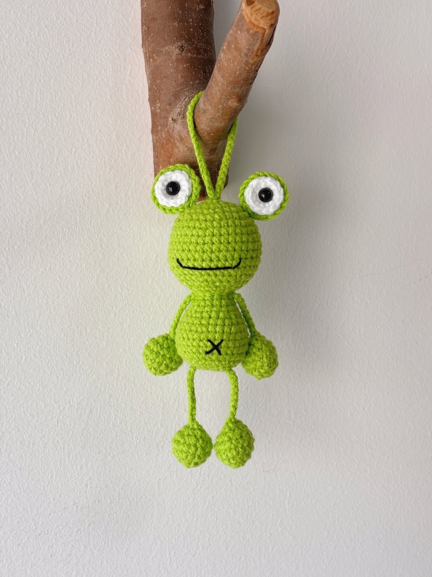 Crochet Dangling - Leg Frog Keychain - Crochera