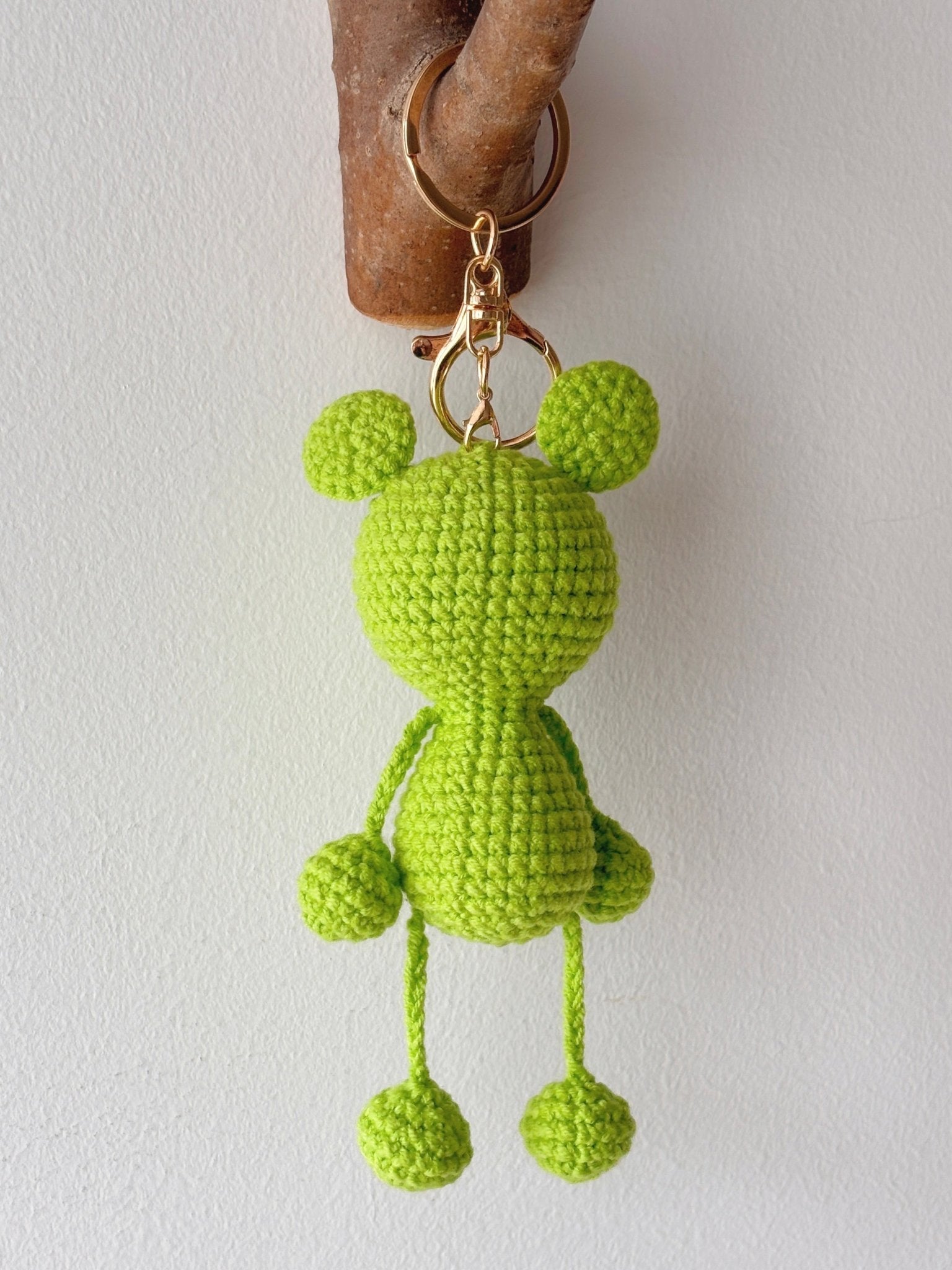 Crochet Dangling - Leg Frog Keychain - Crochera