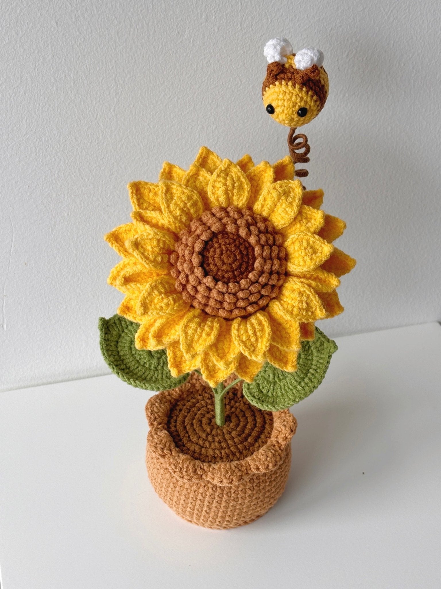 Crochet Double - Layer Sunflower Potted Plant with Little Bee - Crochera
