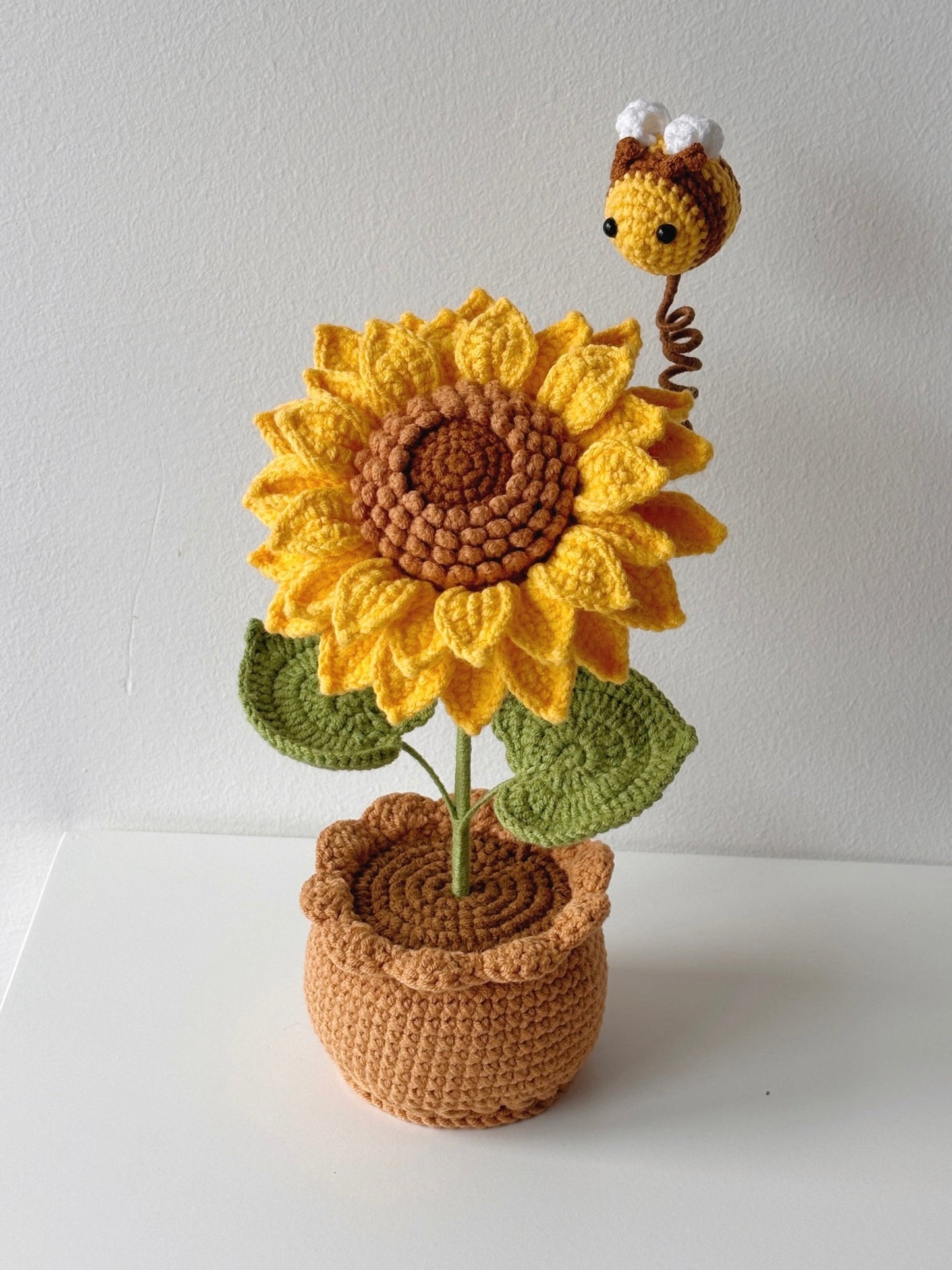 Crochet Double - Layer Sunflower Potted Plant with Little Bee - Crochera
