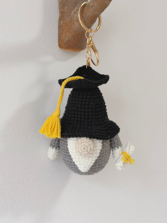 Crochet Graduation Gnome - Crochera