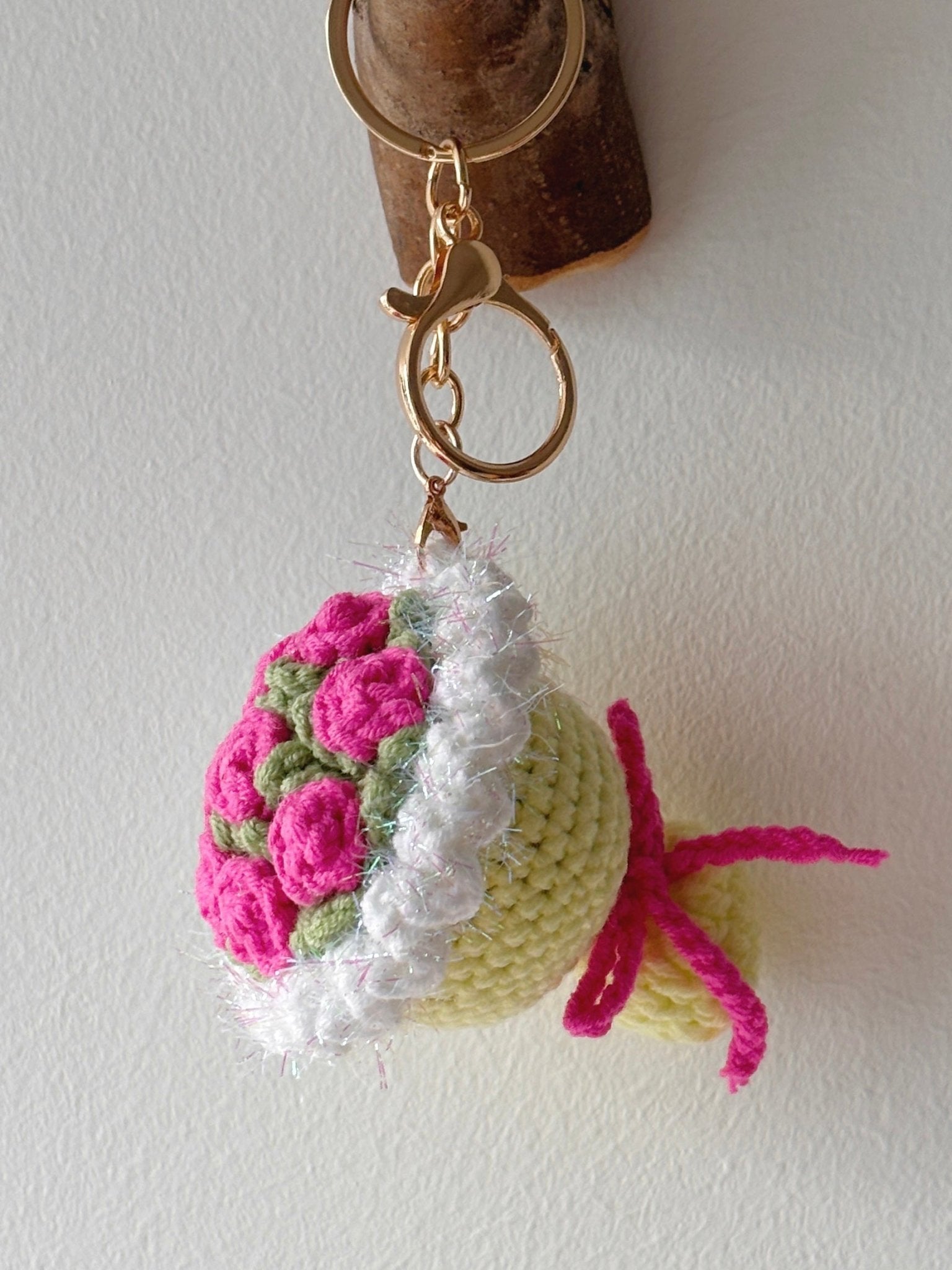 Crochet Mini Pink Rose Bouquet - Crochera