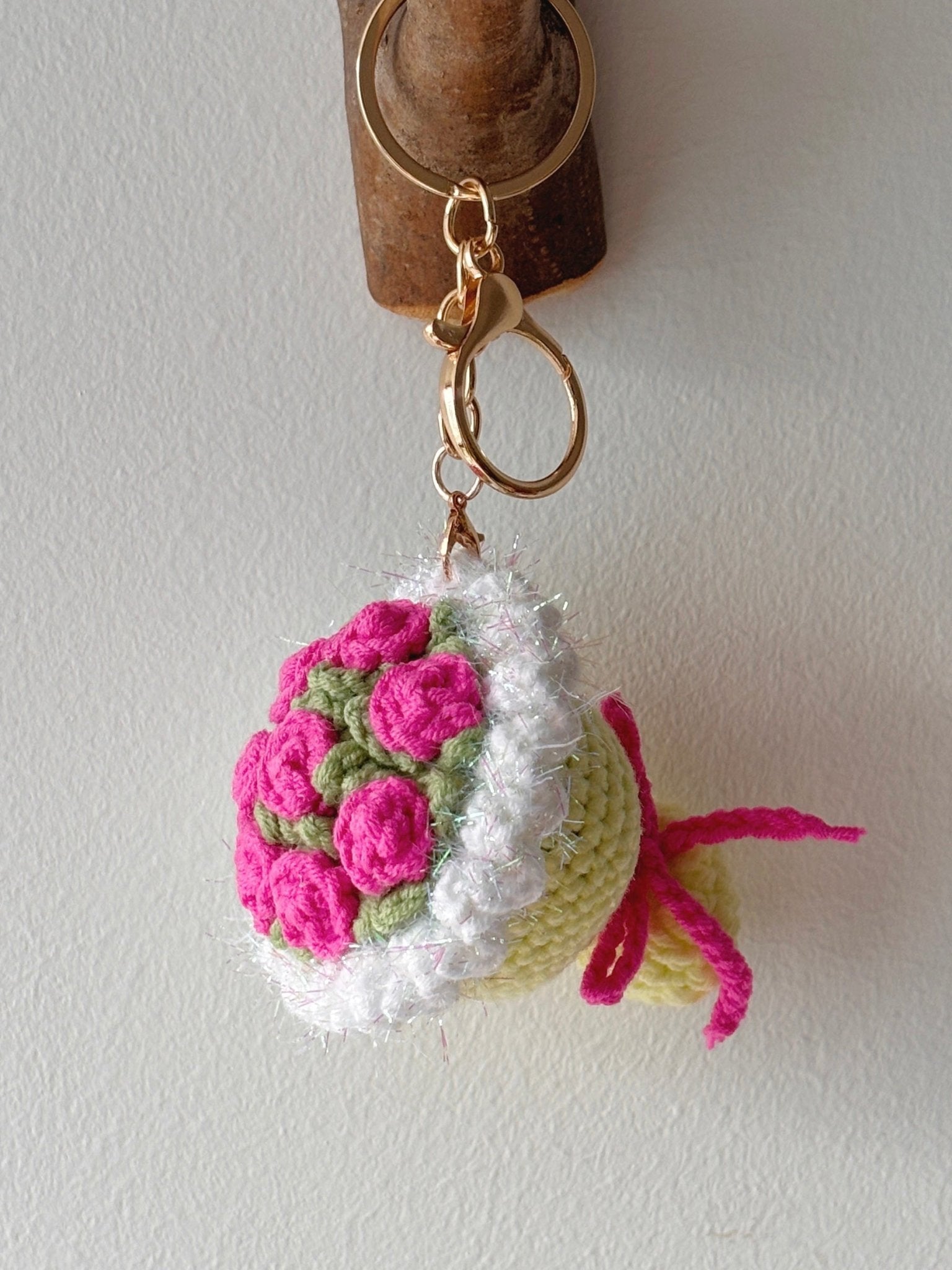 Crochet Mini Pink Rose Bouquet - Crochera