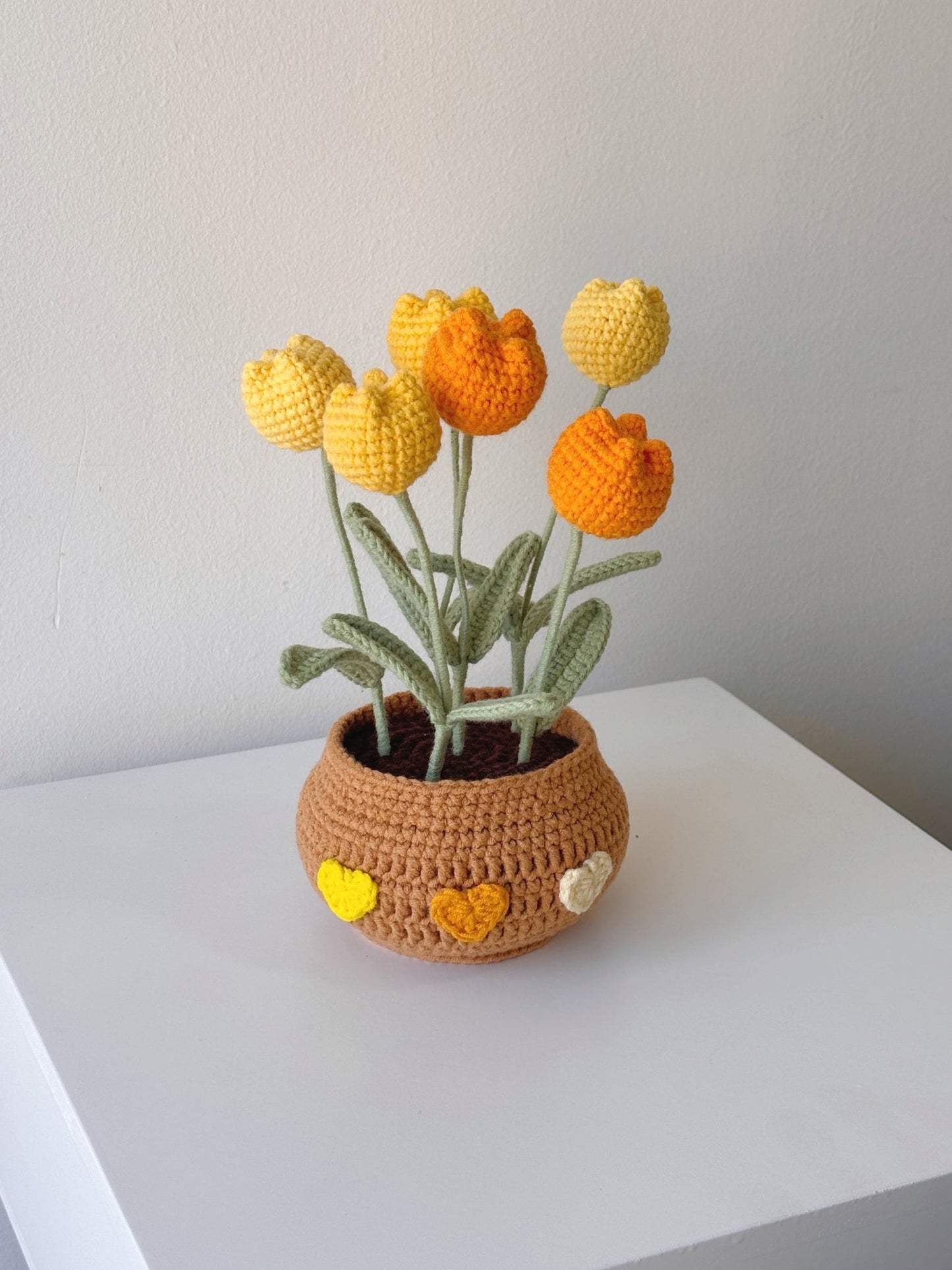 Crochet Six - Bloom Tulip Potted Plant - Crochera