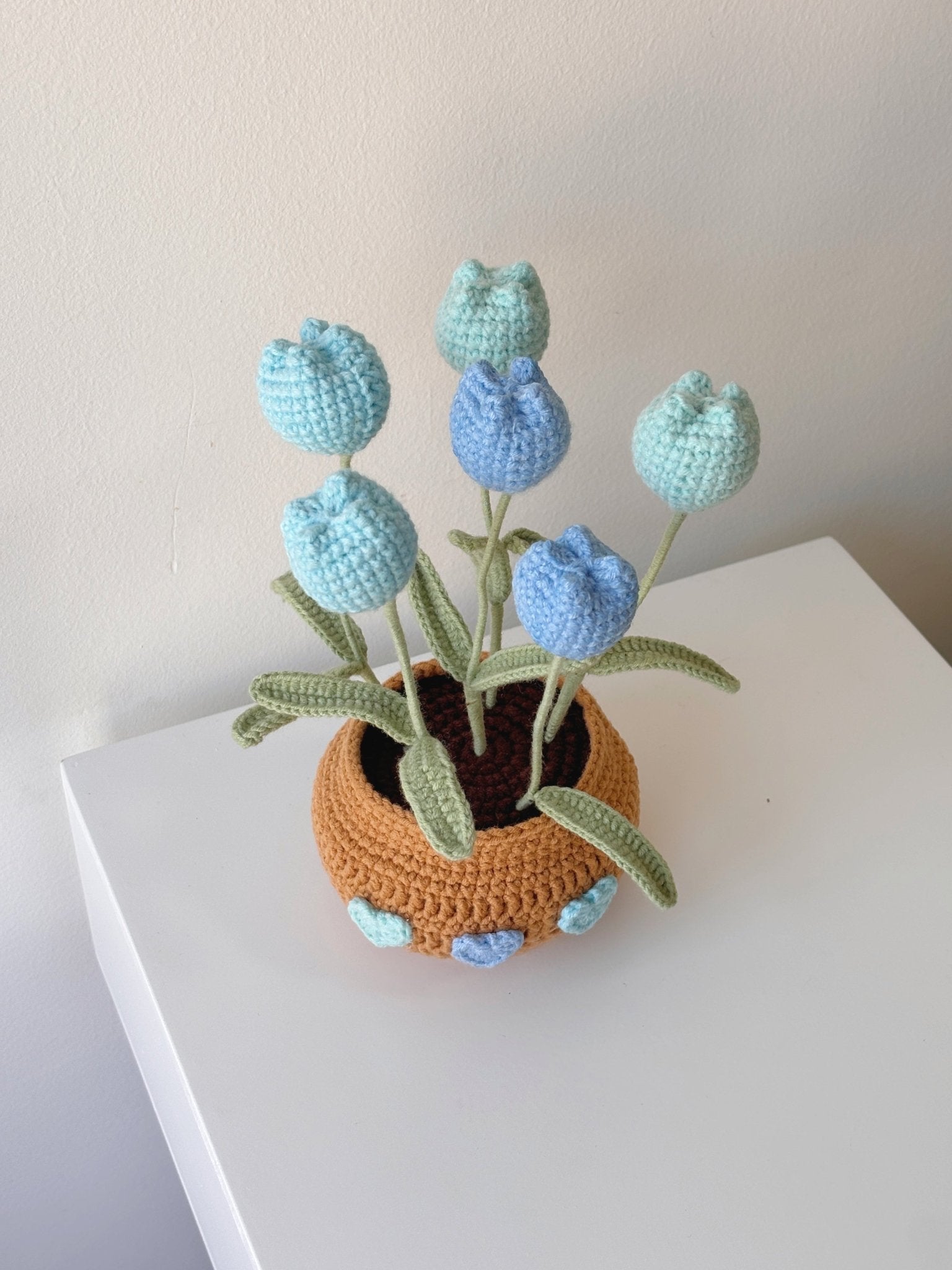 Crochet Six - Bloom Tulip Potted Plant - Crochera