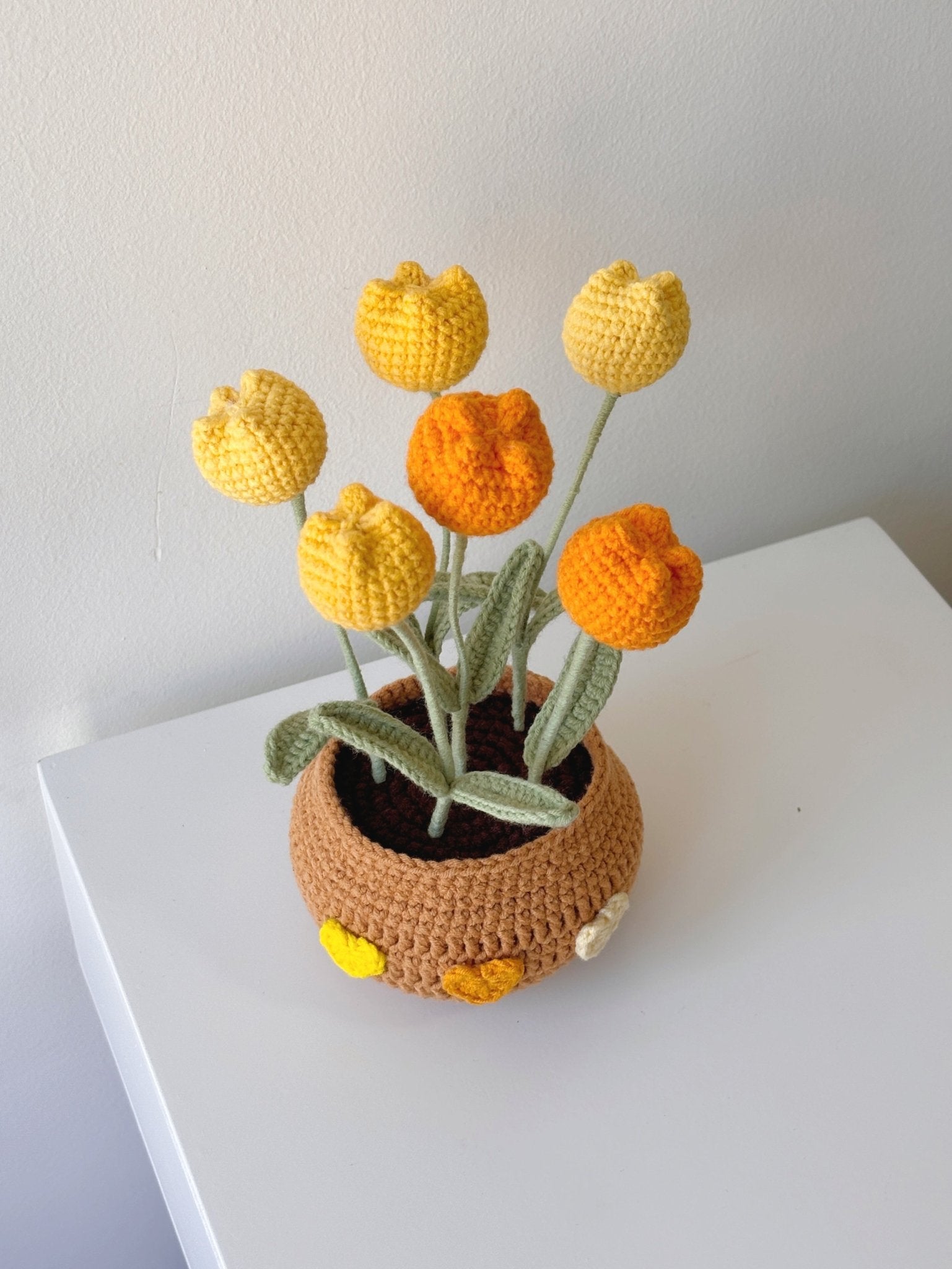 Crochet Six - Bloom Tulip Potted Plant - Crochera