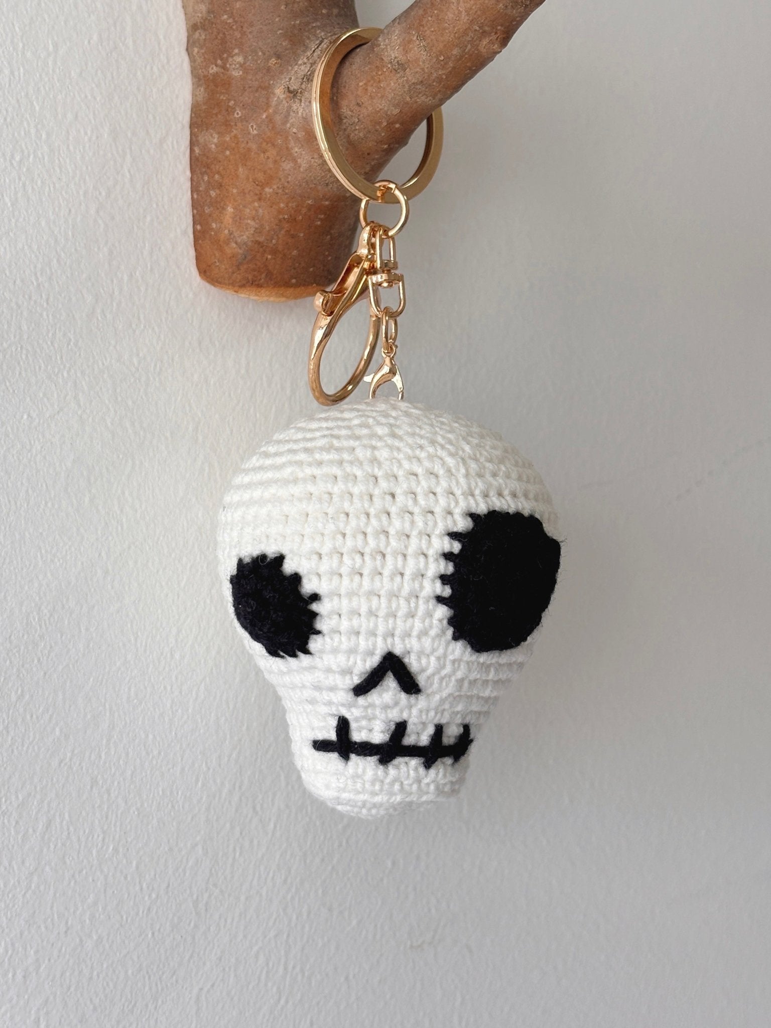 Crochet Skull Keychain / Bag Charm - Crochera
