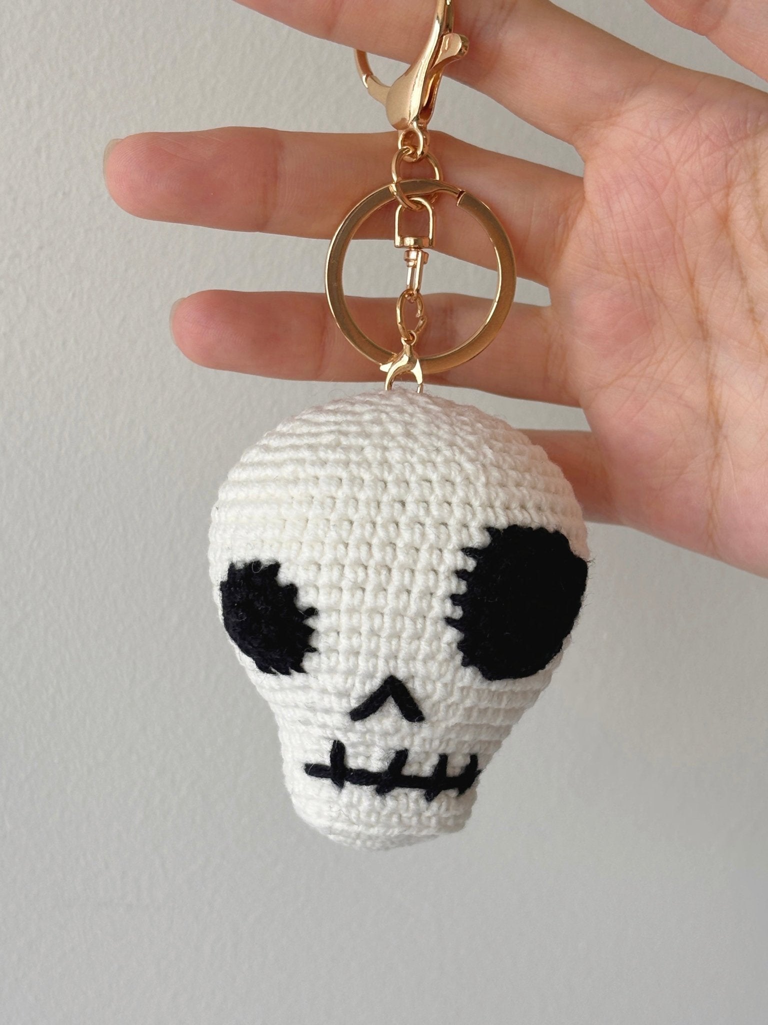 Crochet Skull Keychain / Bag Charm - Crochera