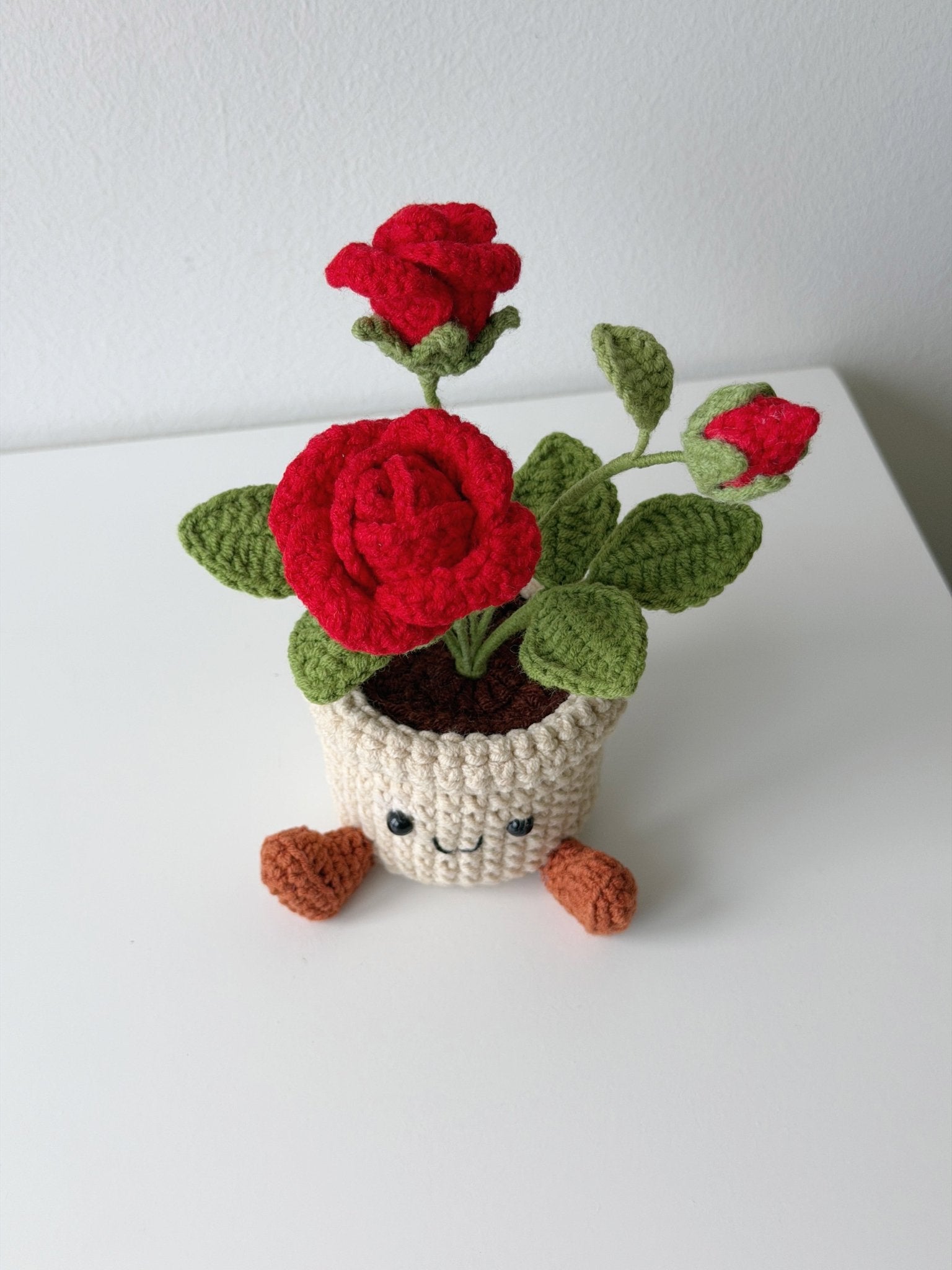 Crochet Smiling Red Rose Potted Plant - Crochera