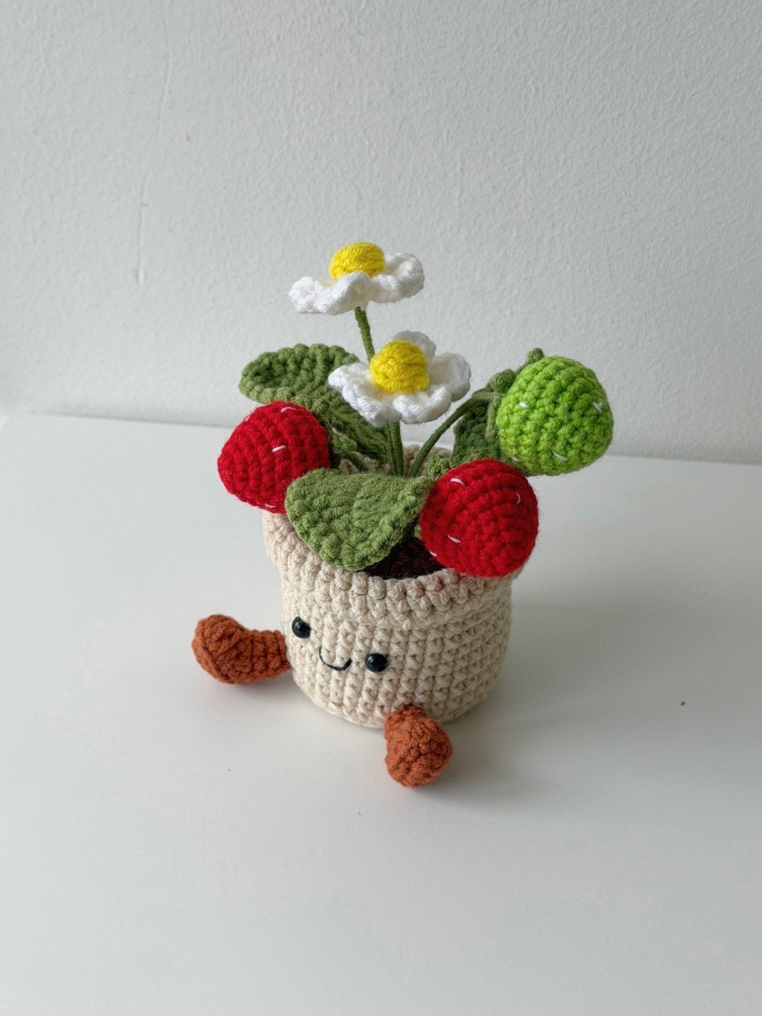 Crochet Smiling Strawberry Potted Plant - Crochera