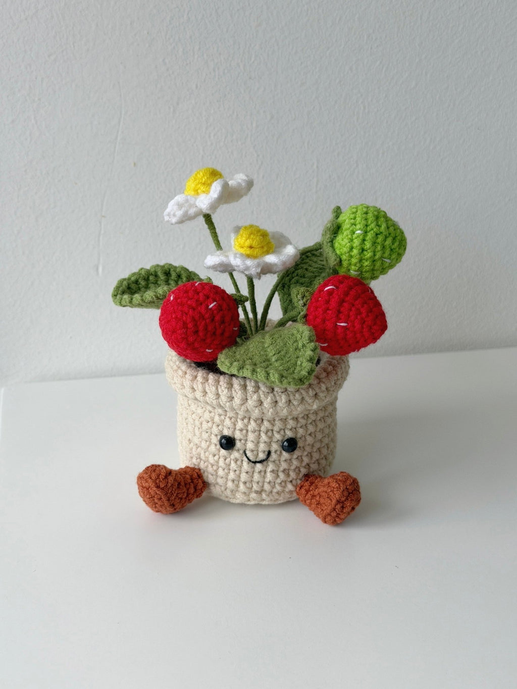 Crochet Smiling Strawberry Potted Plant - Crochera