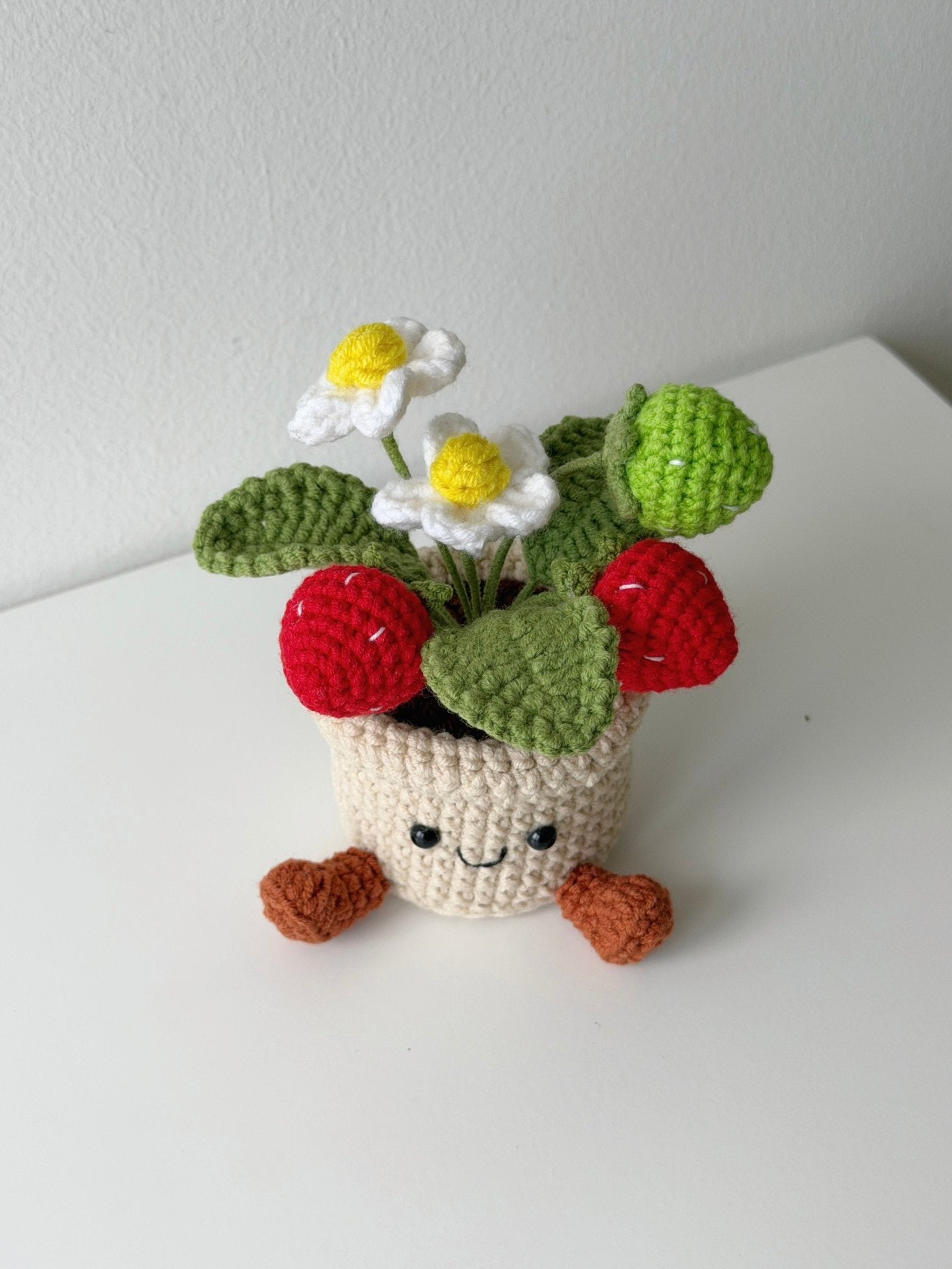 Crochet Smiling Strawberry Potted Plant - Crochera