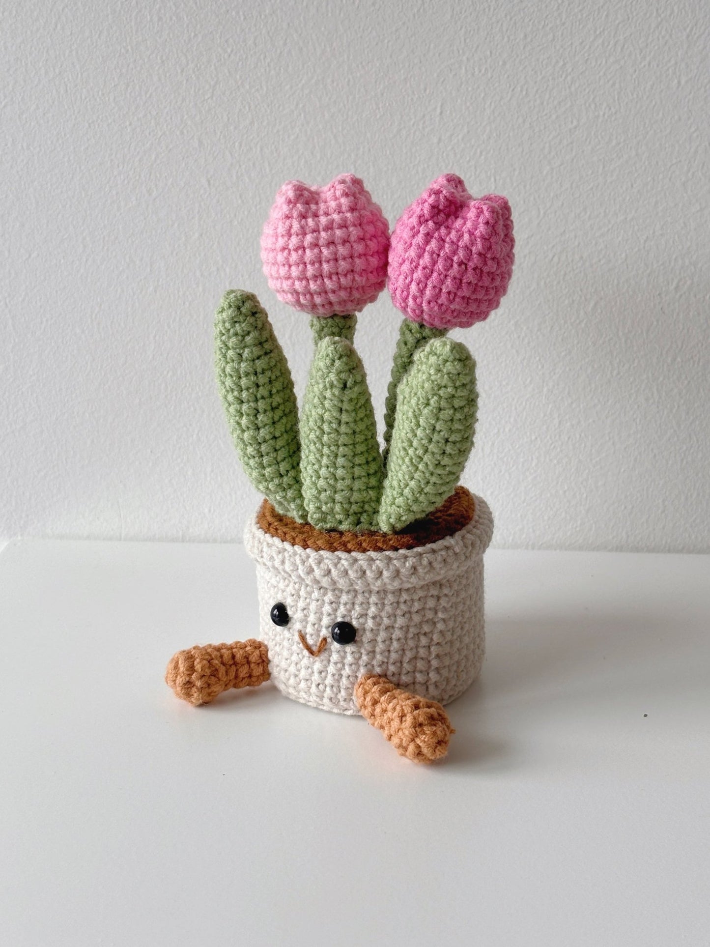 Crochet Tulip Pot with Smiley Planter - Crochera