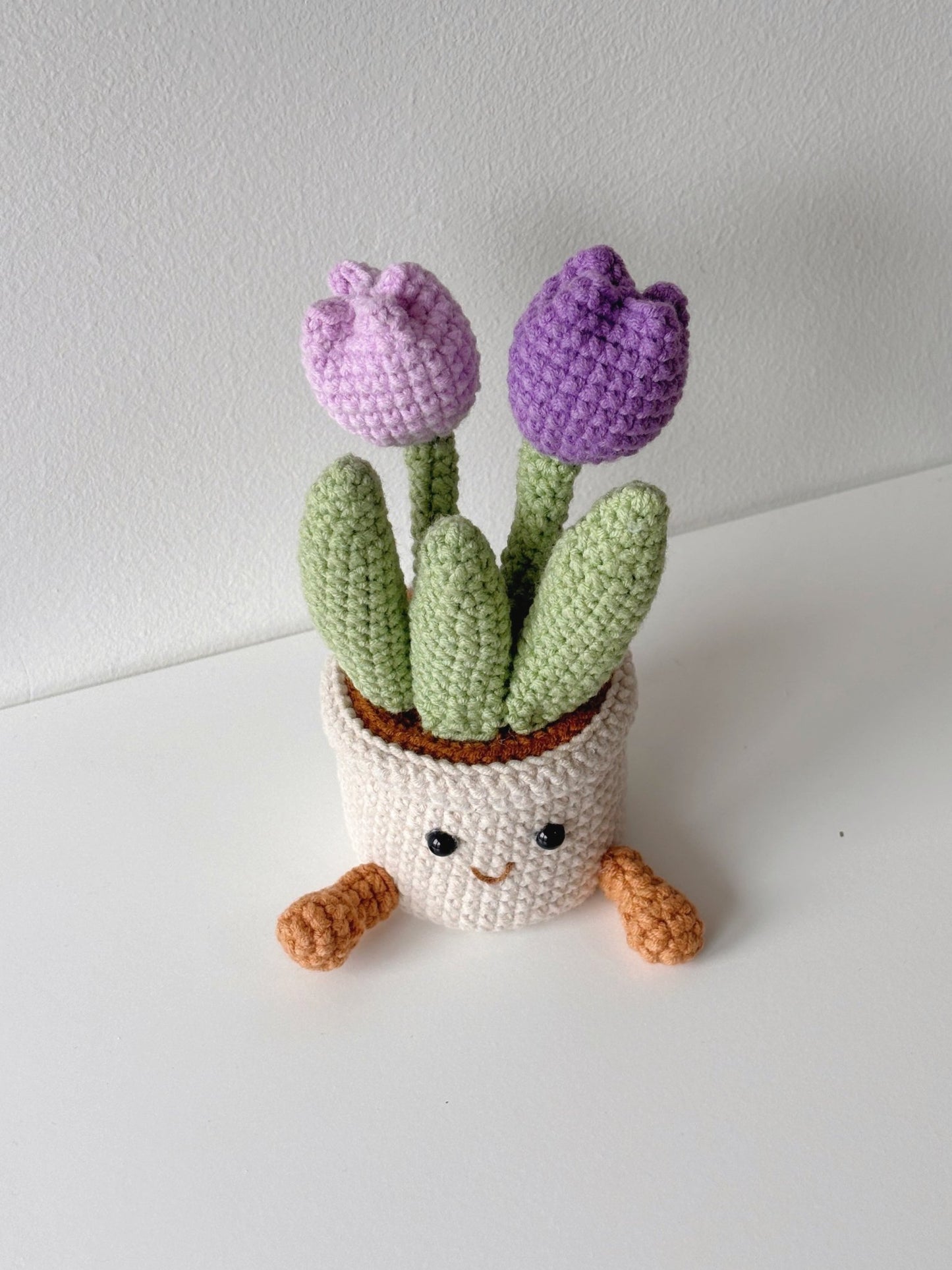Crochet Tulip Pot with Smiley Planter - Crochera