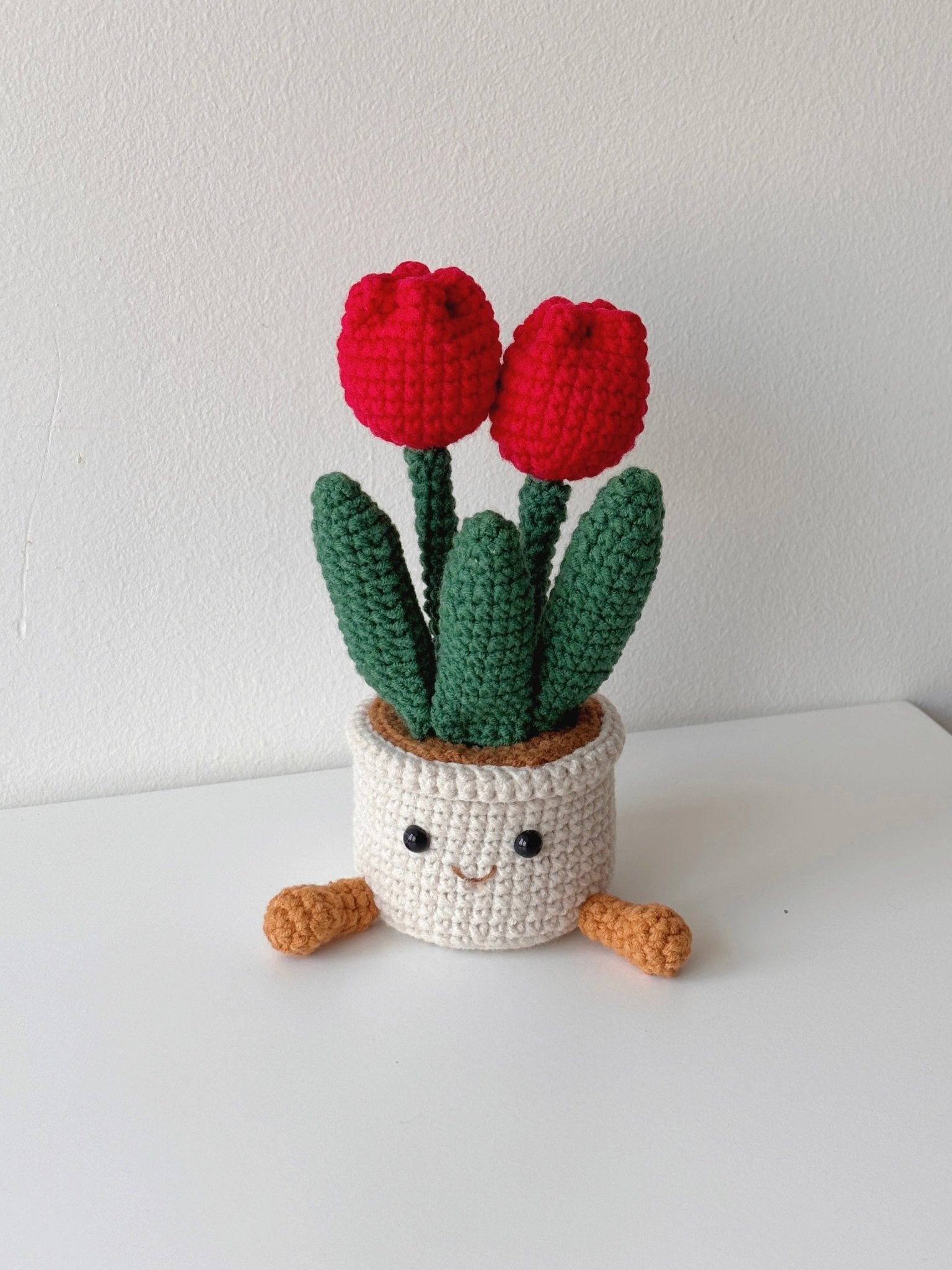 Crochet Tulip Pot with Smiley Planter - Red - Crochera