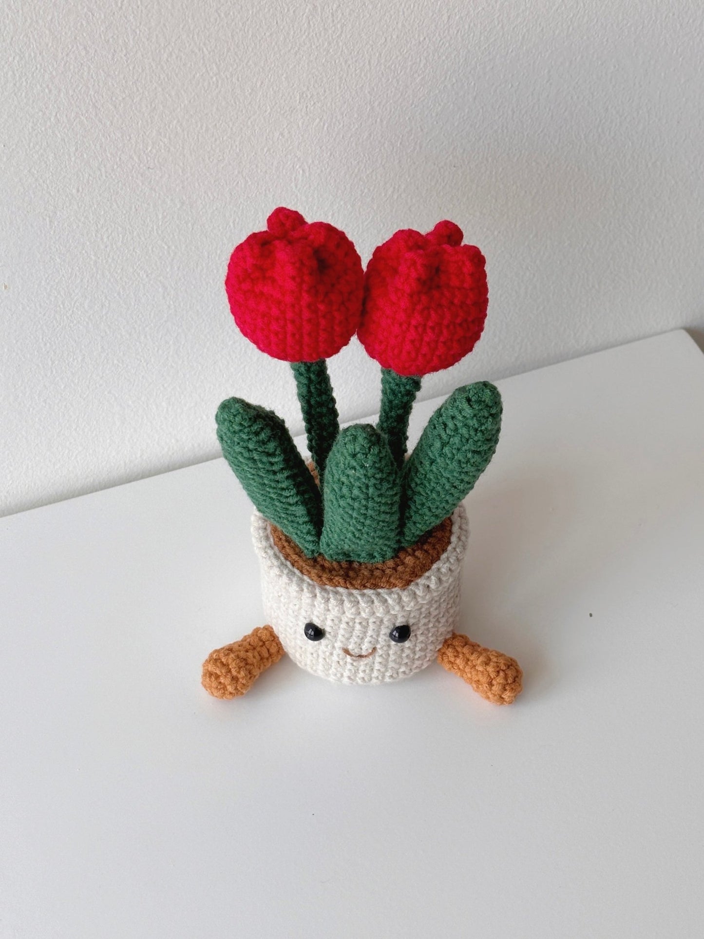 Crochet Tulip Pot with Smiley Planter - Red - Crochera