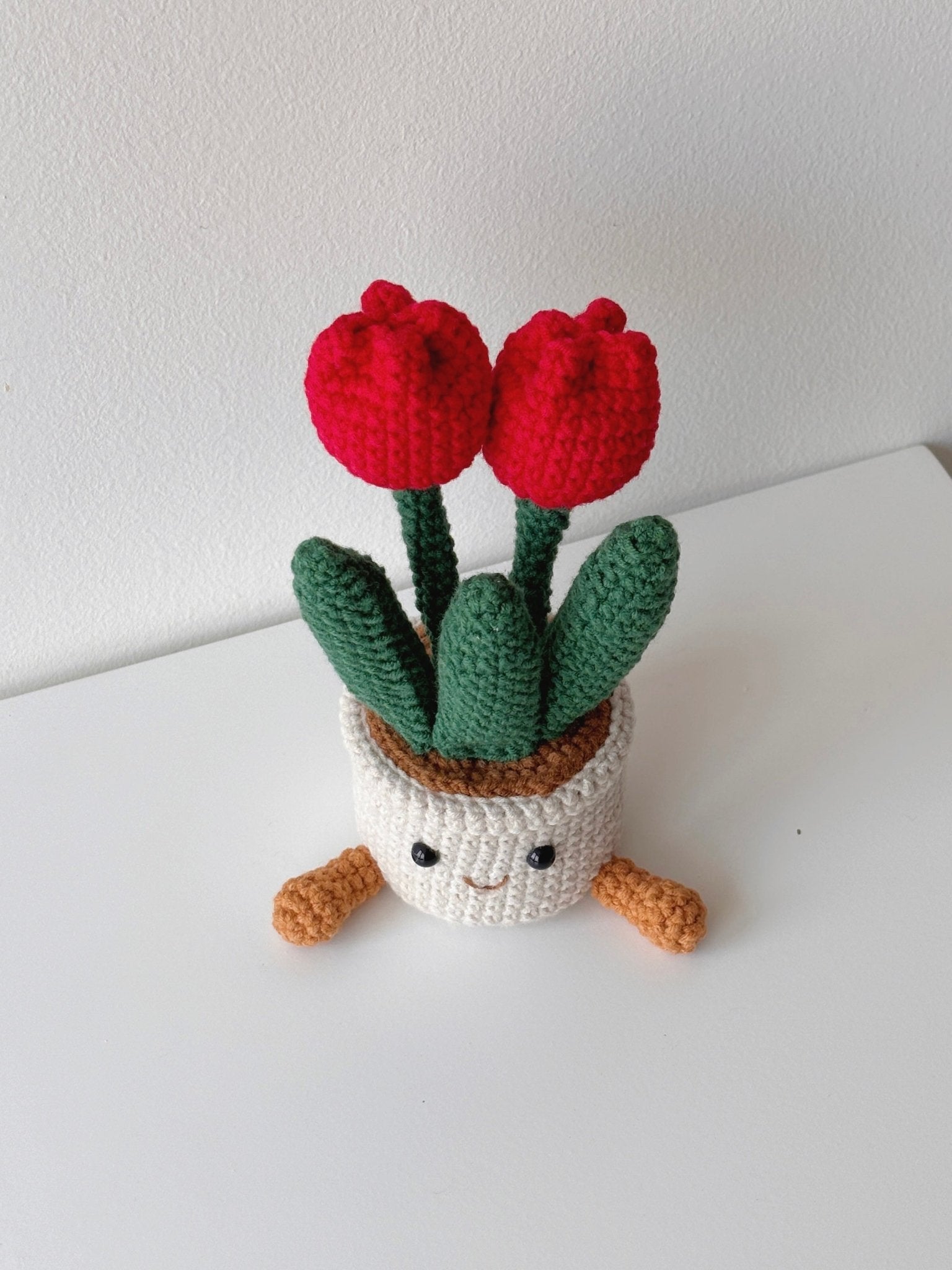 Crochet Tulip Pot with Smiley Planter - Red - Crochera