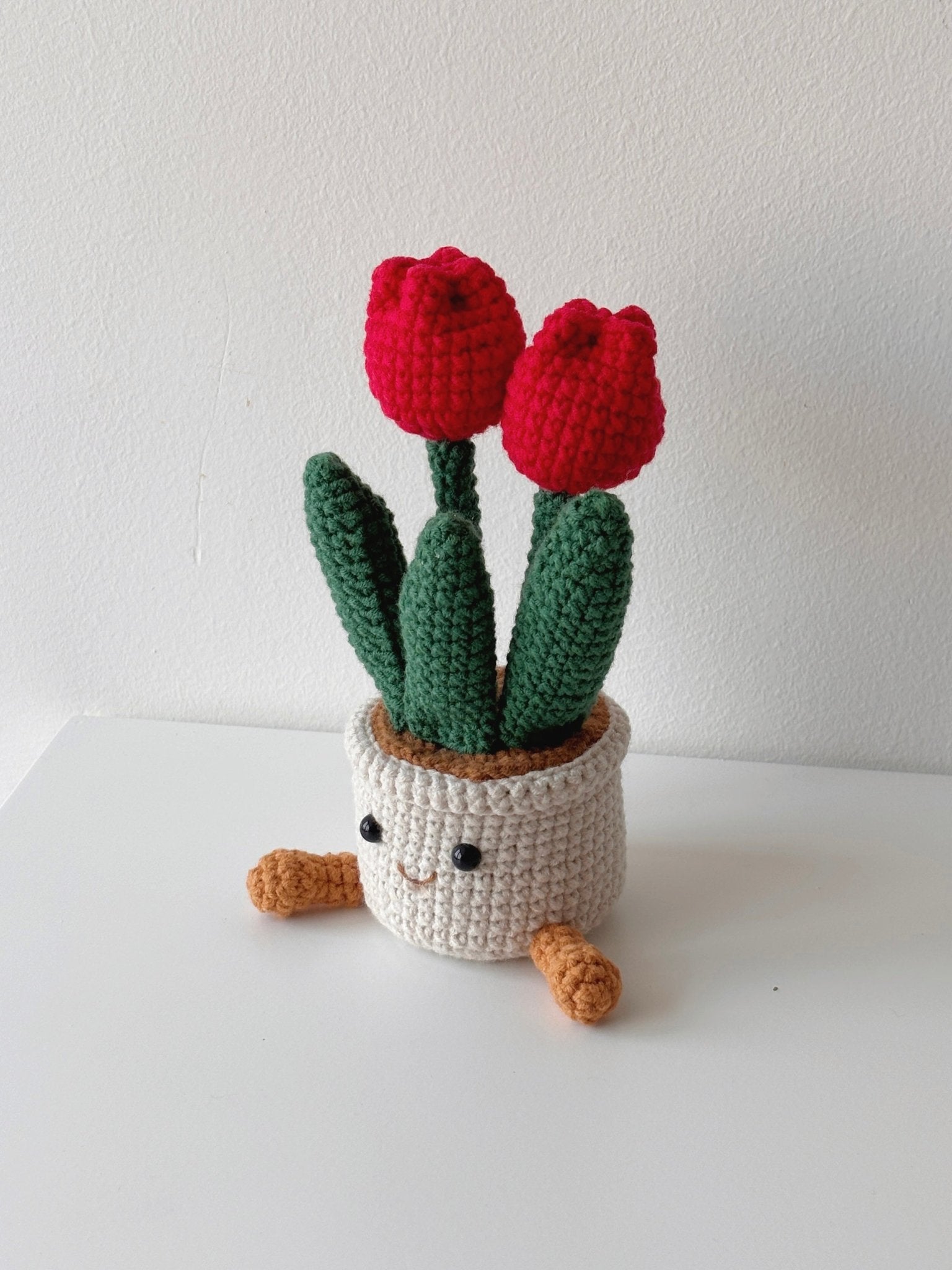 Crochet Tulip Pot with Smiley Planter - Red - Crochera