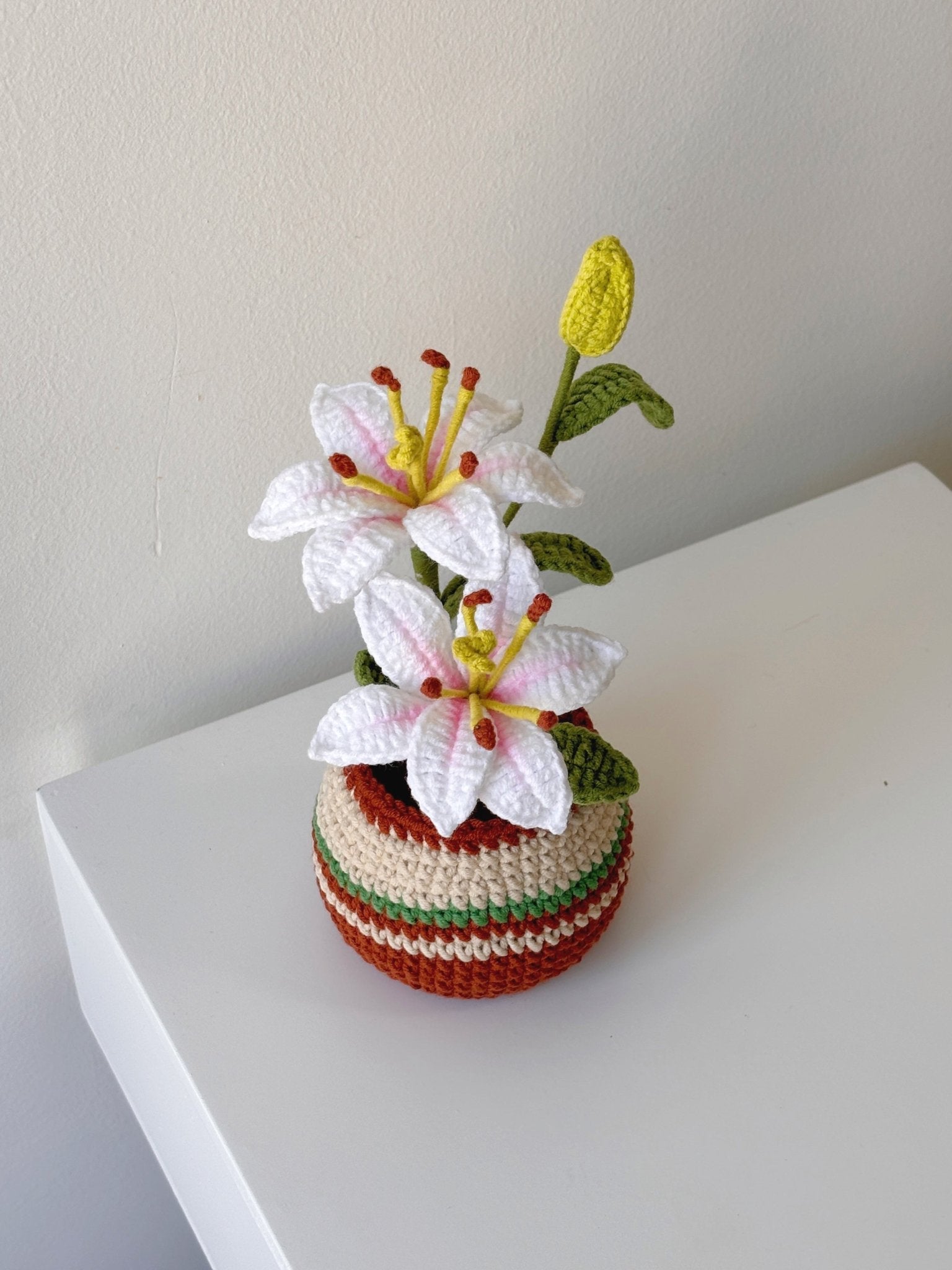 Crochet White Lily Potted Plant - Crochera