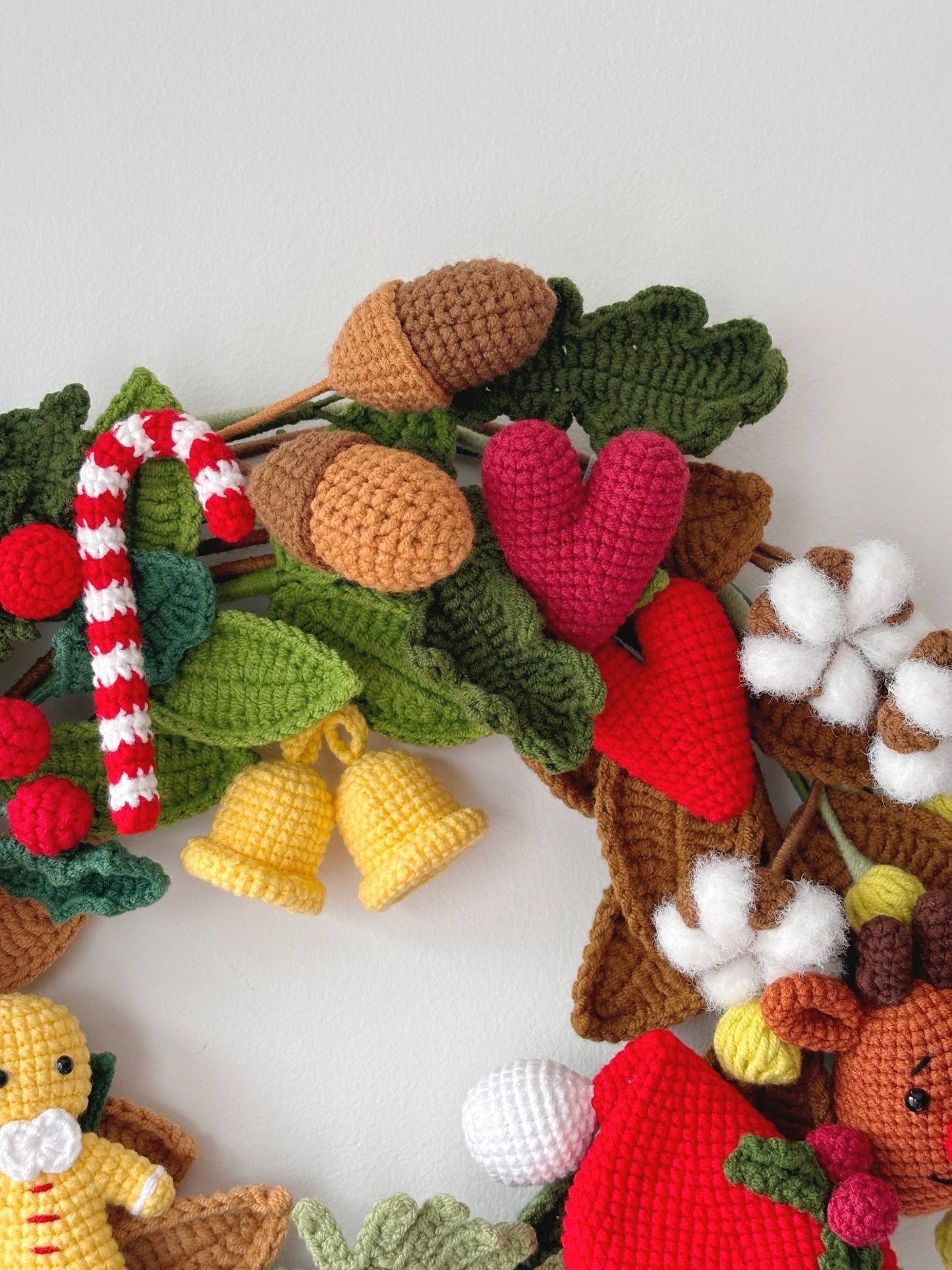 Yuletide Whimsy Wreath - Crochera