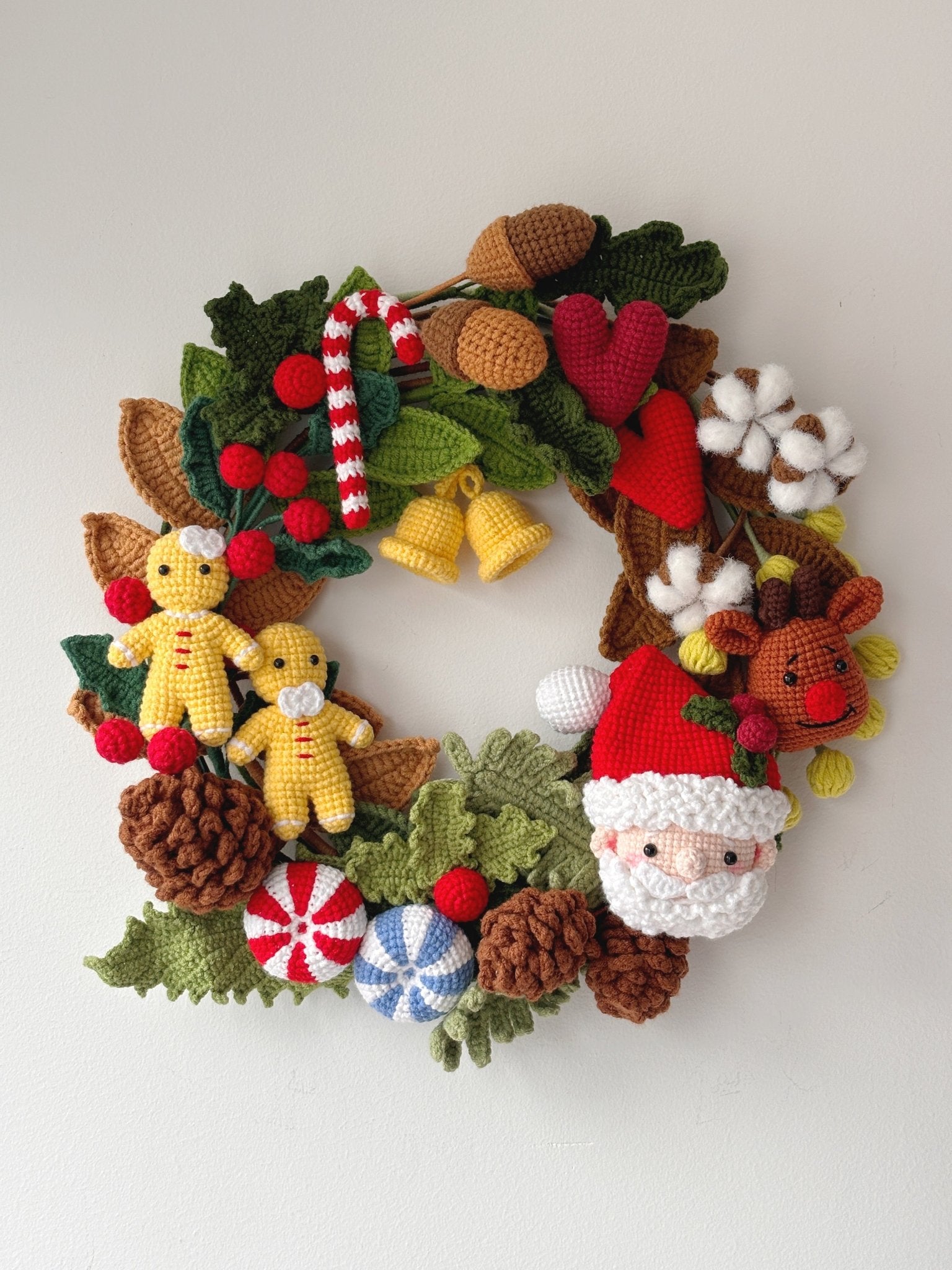 Yuletide Whimsy Wreath - Crochera